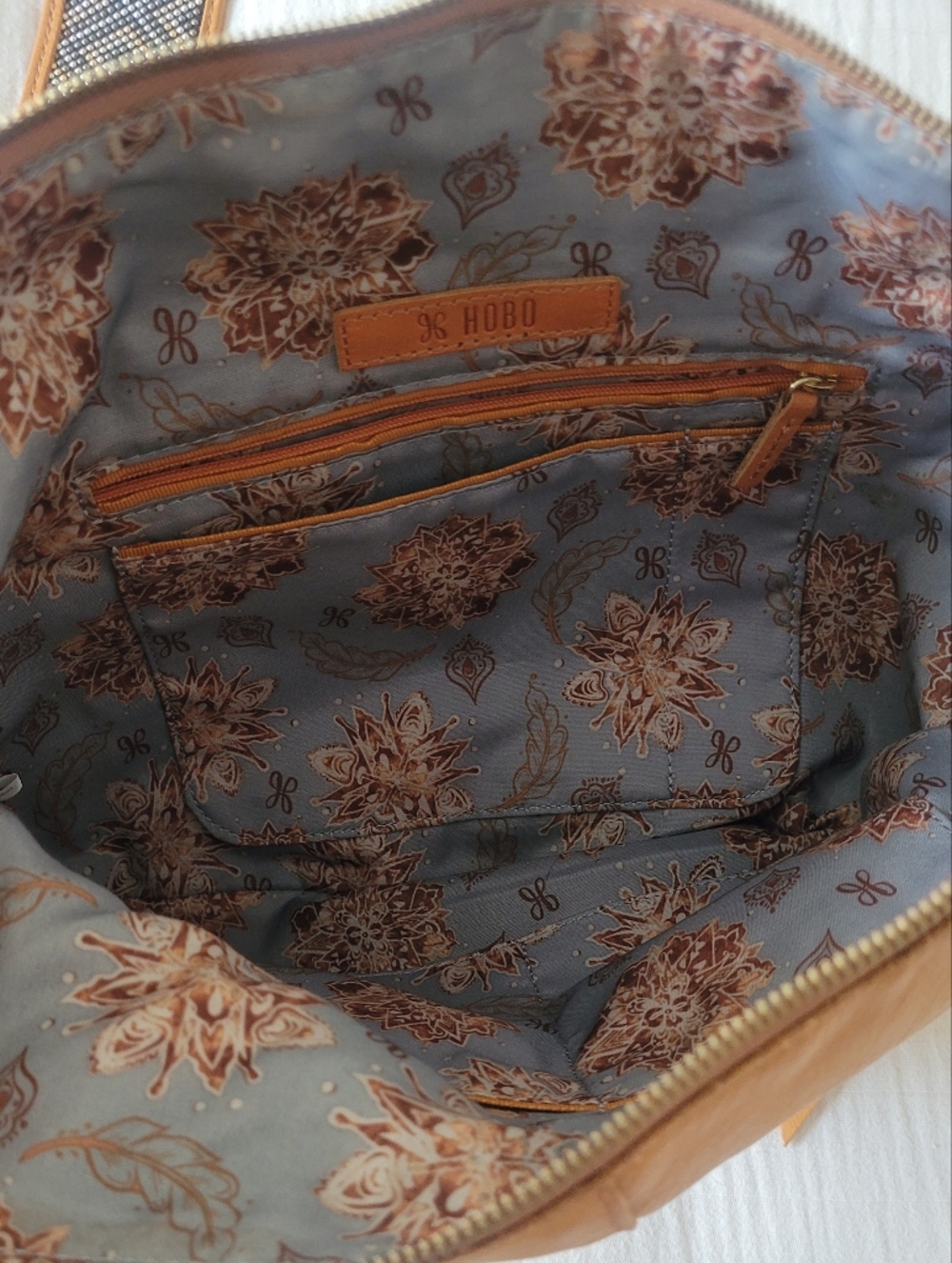 HOBO Crossbody - Picture 6 of 10